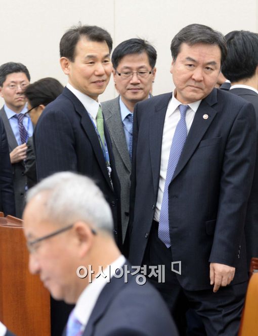 [포토]입장하는 신제윤