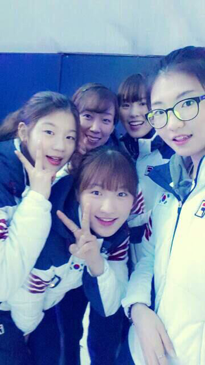 ▲쇼트트랙 여자 대표팀 단체사진.(출처: 박승희 선수 트위터)