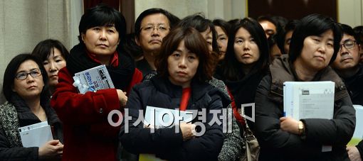 [포토]진지한 표정으로 강의듣는 학부모들