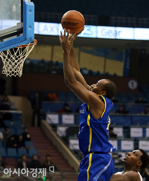 [포토] 슛 시도하는 삼성 허버트 힐