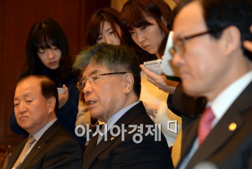 [포토]모두발언하는 김중수 한국은행 총재