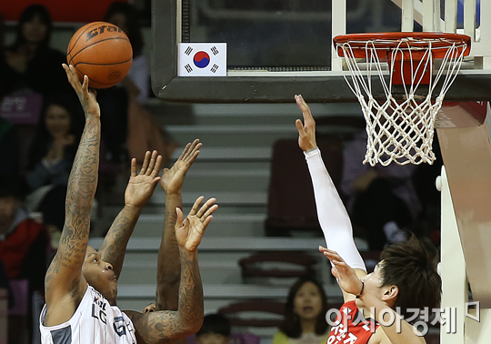 [포토] 슛 쏘는 LG 제퍼슨