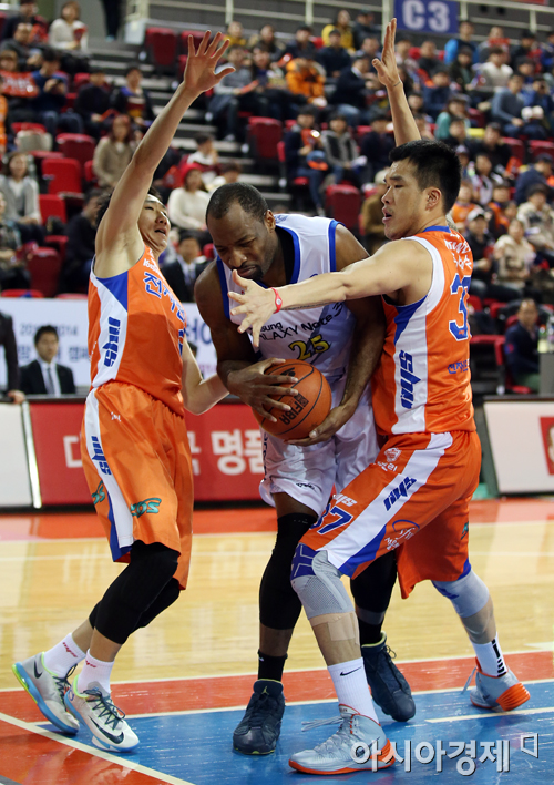 [포토] 전자랜드표 질식수비