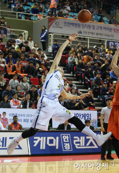 [포토] 이관희 '마이클 조던처럼?'