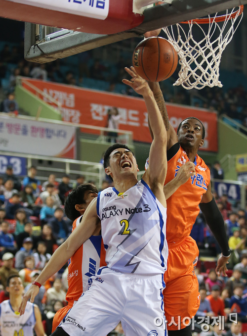 [포토] 이관희 '어이쿠, 막혀버렸네'