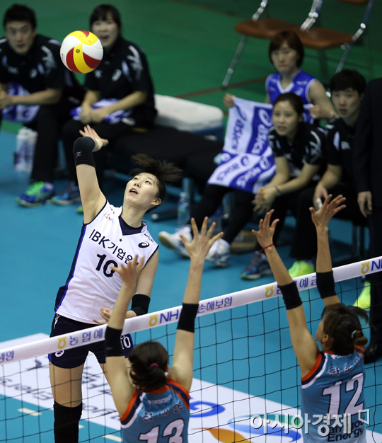 [포토] 스파이크 때리는 박정아