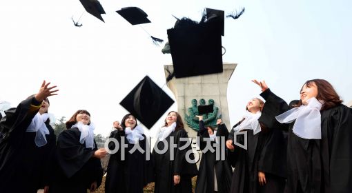 [포토]'드디어 졸업이다'