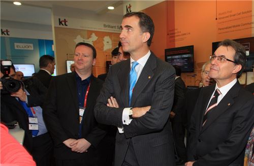[MWC2014]KT의 모바일 신기술 현장 둘러보는 스페인 왕자