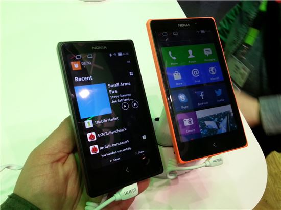 [MWC2014]노키아의 '변심'? 첫 안드로이드폰 '노키아X' 살펴보니