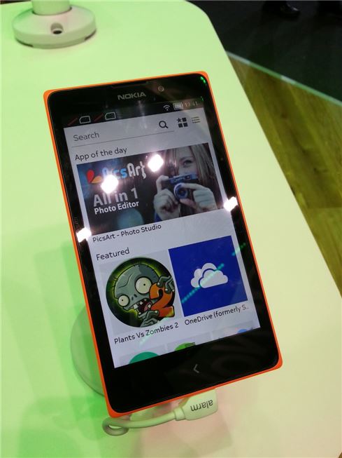 [MWC2014]노키아의 '변심'? 첫 안드로이드폰 '노키아X' 살펴보니