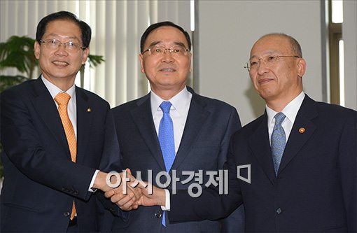 [포토]법안 처리 당부하는 정홍원 총리