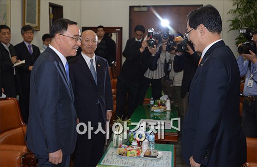 [포토]국회 복지위 찾은 정홍원 총리