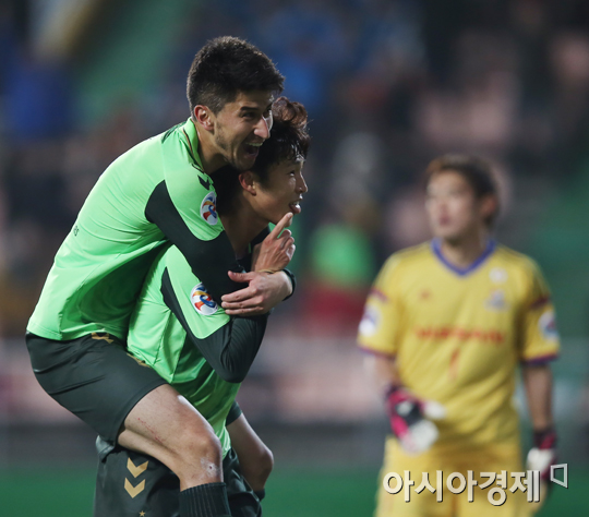 [포토] '나 이승기야!'