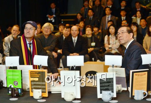 [포토]책 속 박원순 시장 