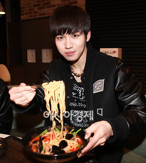 [포토]스피드 유환, '밥 같이 드실래요?'(스타24시)