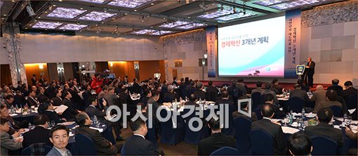 현오석 "경제회복세 확산…공공기관기능 민간 이양 검토"