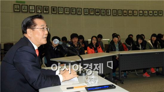 [포토]박준영 전남지사, 어학연수 참가학생들과 간담회