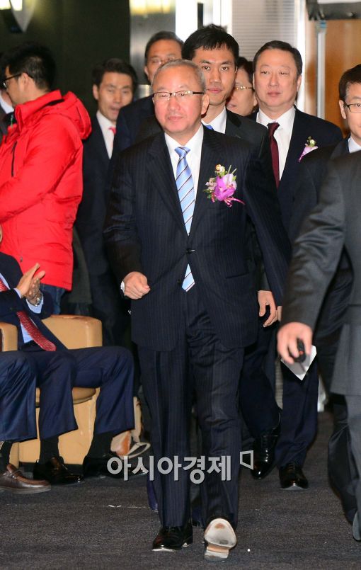 [포토]납세자의 날 행사 참석한 현오석 부총리