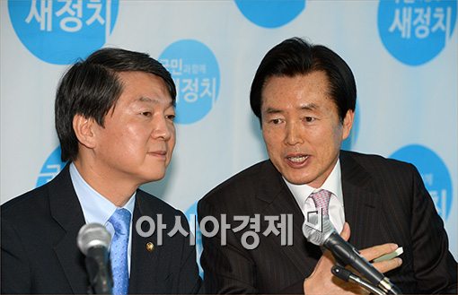 [포토] 의견나누는 안철수·김효석