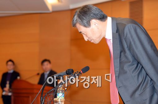 [포토]인사하는 이주열 신임 한국은행 총재