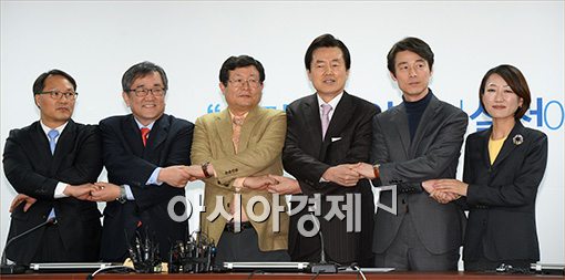 [포토]손 맞잡은 신당추진단