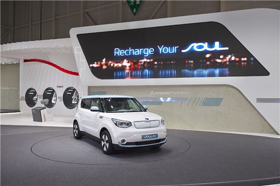 기아차가 제네바모터쇼를 통해 유럽에 첫 공개한 '쏘울 EV'.