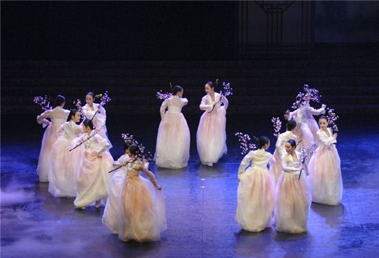올해 첫 '천원의 행복' 공연 '춤으로 맞이하는 봄' 
