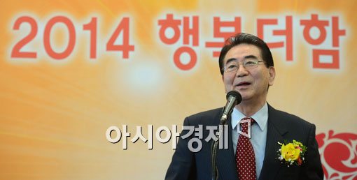 [포토]인사말하는 성태석 한국언론인협회장 