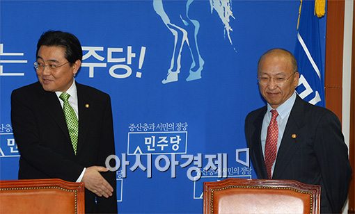 [포토]민주당 찾은 복지부 장관