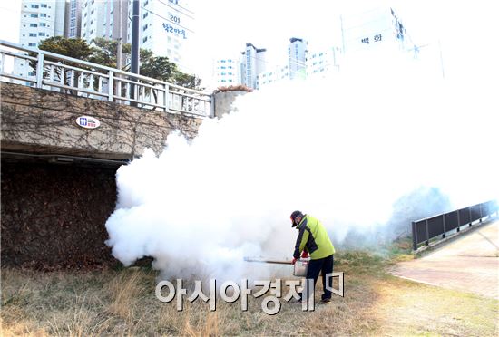 [포토]광주 동구, 해빙기 취약지 맞춤형 집중 방역