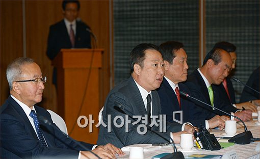 [포토]인사말하는 박용만 회장