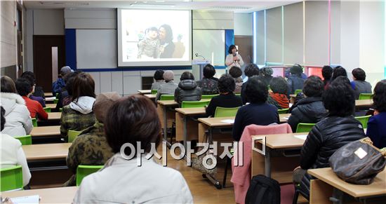 순천시, 다문화 및 경로당 “책 읽어주기” 확대 시행