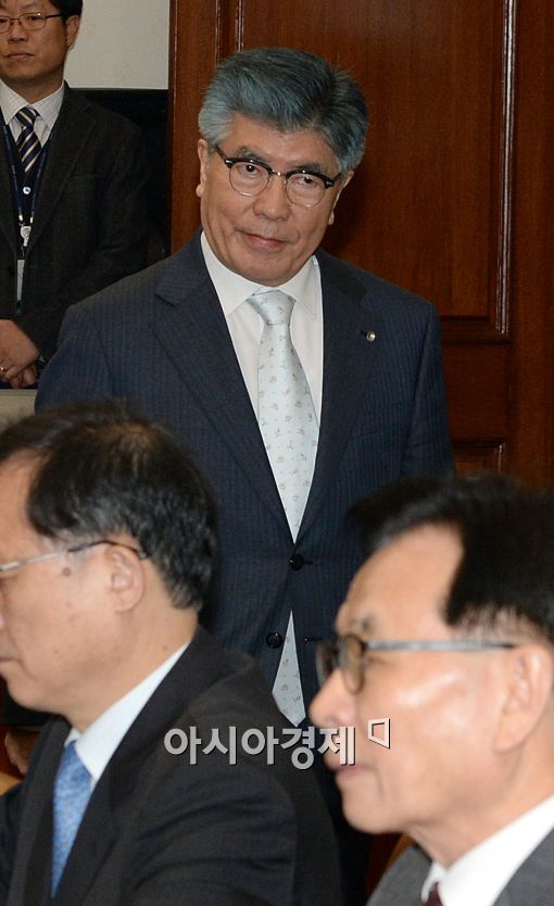 [포토]회의에 참석하는 김중수 한은 총재