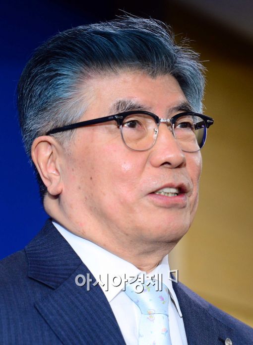 [포토]밝은 미소 보이는 김중수 한은 총재