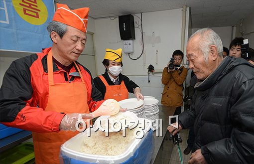 [포토]봉사활동하는 정몽준 의원