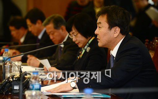 [포토]신제윤 금융위원장, 금융권 신뢰회복 강조 