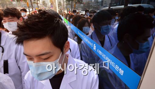 [포토]'침묵시위 벌이는 의과대학생들'