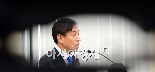 [포토]모두발언하는 이주열 한은 총재 후보자