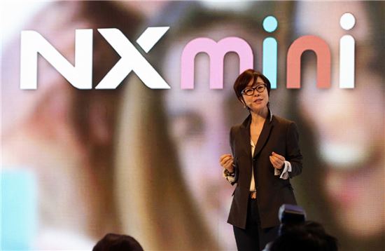 [포토]"삼성 미러리스 카메라 'NX 미니'를 소개합니다"