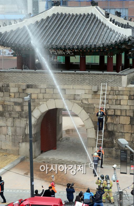 [포토]문화재 초기 대응 소방훈련