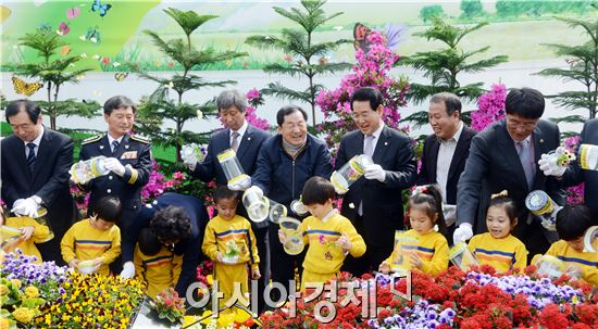 [포토]"2014마리 함평나비 축제성공 기원담아 훨훨" 