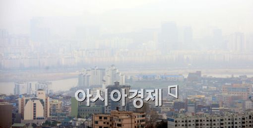 [포토]옅은 황사로 뒤덥힌 서울 도심