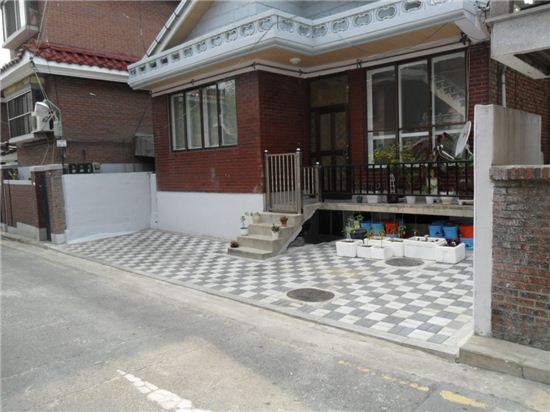 담장 허물어 주차장 1면 만들면 800만원 지원 