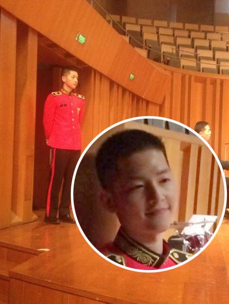 송중기 최근 모습, 군인이 왜 중국에?