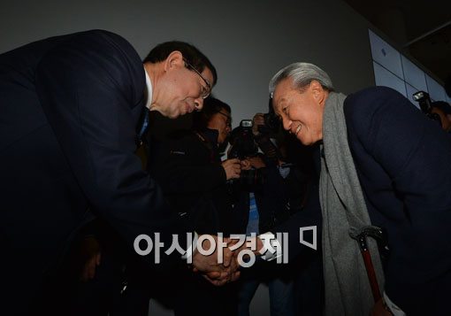 [포토]악수하는 박원순 서울시장-전성우 간송미술재단 이사장 