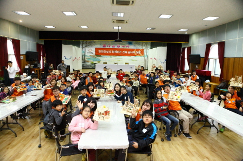 어린이 건축학도 꿈 "지원합니다"··· 한화건설, 건설업에 맞는 사회공헌활동 전개