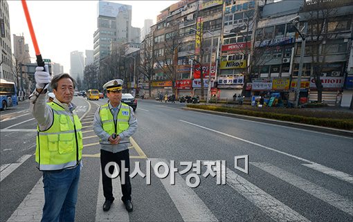 [포토]정몽준, 출근길 교통봉사 활동