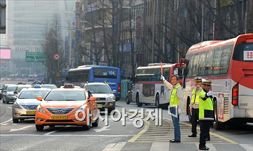 [포토]교통봉사하는 정몽준 의원