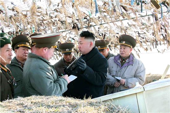 북한 노동신문은 김정은 국방위원회 제1위원장의 당시 훈련지도 사진도 게재해 이를 암시하기도 했다.