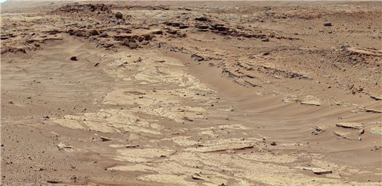 ▲화성 탐사선 큐리오시티가 찍은 화성의 사암지대.[사진제공=NASA/JPL-Caltech/MSSS]